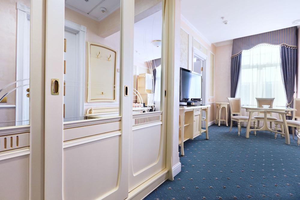 Europe Hotel Minsk Exterior photo