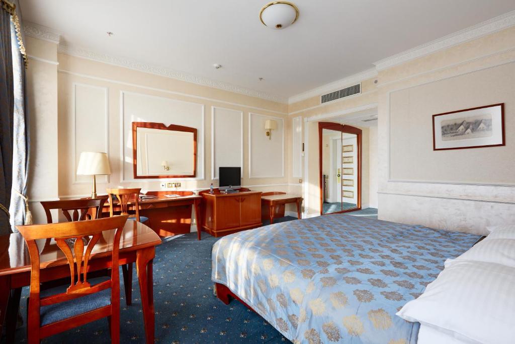 Europe Hotel Minsk Room photo